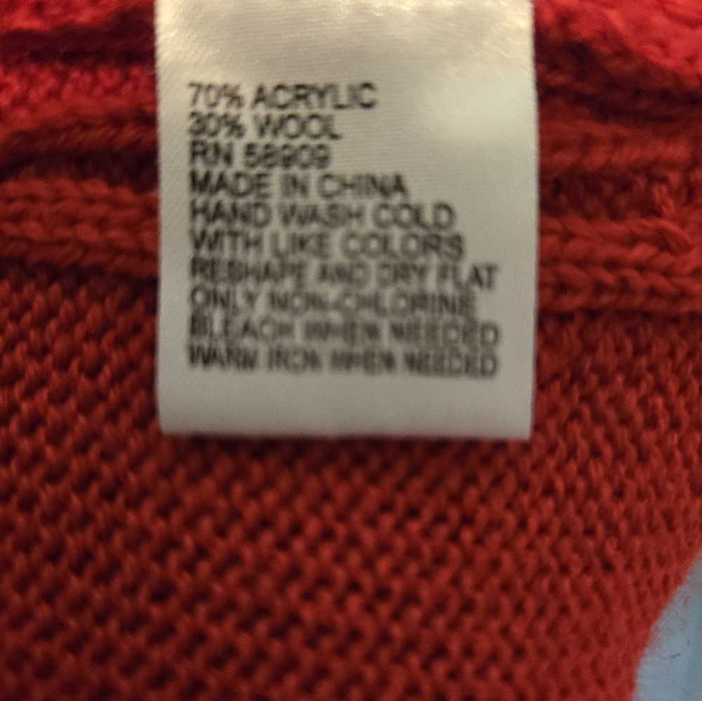 Red sweater - Picture 3 of 3